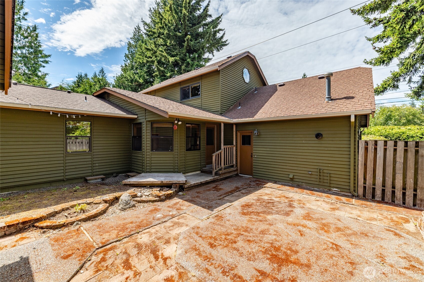2496 Yew Street Road Bellingham, WA 98229 - Photo 36 of 38 a backyard of a house