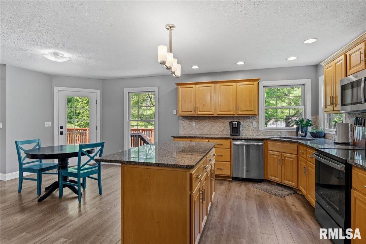 202 Huntington Road Chatham, IL 62629 - Photo 18 of 49