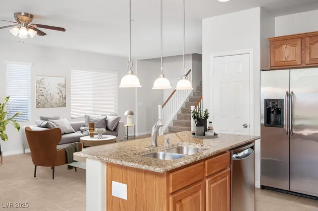 $2,190 | 10548 Laurelwood Lake Avenue, Las Vegas, NV 89166