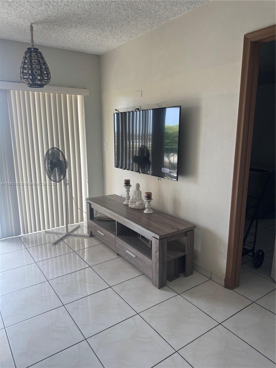1975 West 44th Place, Unit 505 Hialeah, FL 33012 - Photo 11 of 28 a bathroom with a sink a mirror and a bathtub