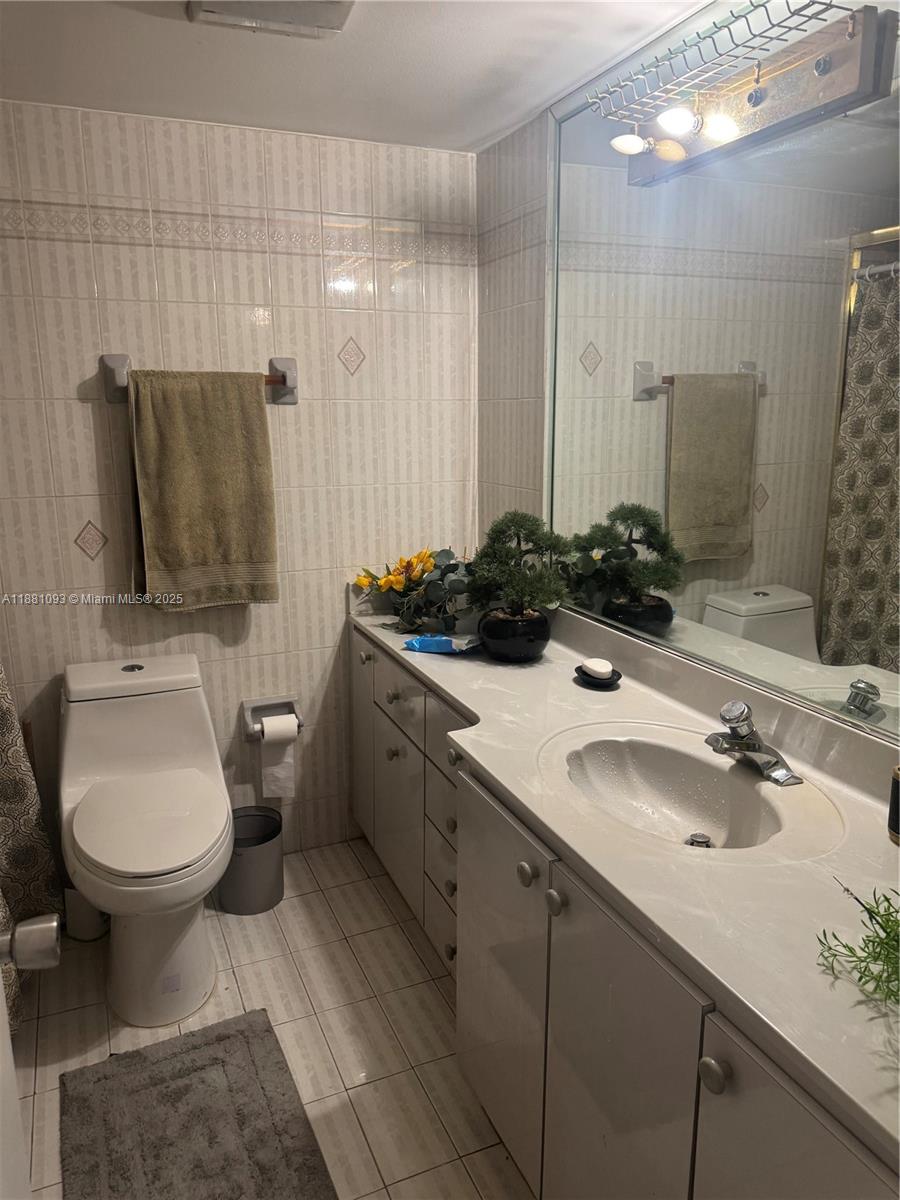 1975 West 44th Place, Unit 505 Hialeah, FL 33012 - Photo 18 of 28 a bathroom with a sink toilet and mirror
