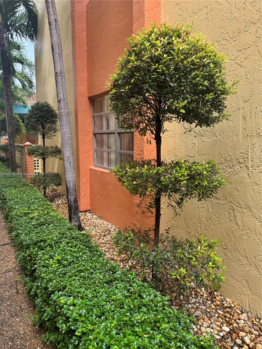 1975 West 44th Place, Unit 505 Hialeah, FL 33012 - Photo 3 of 28