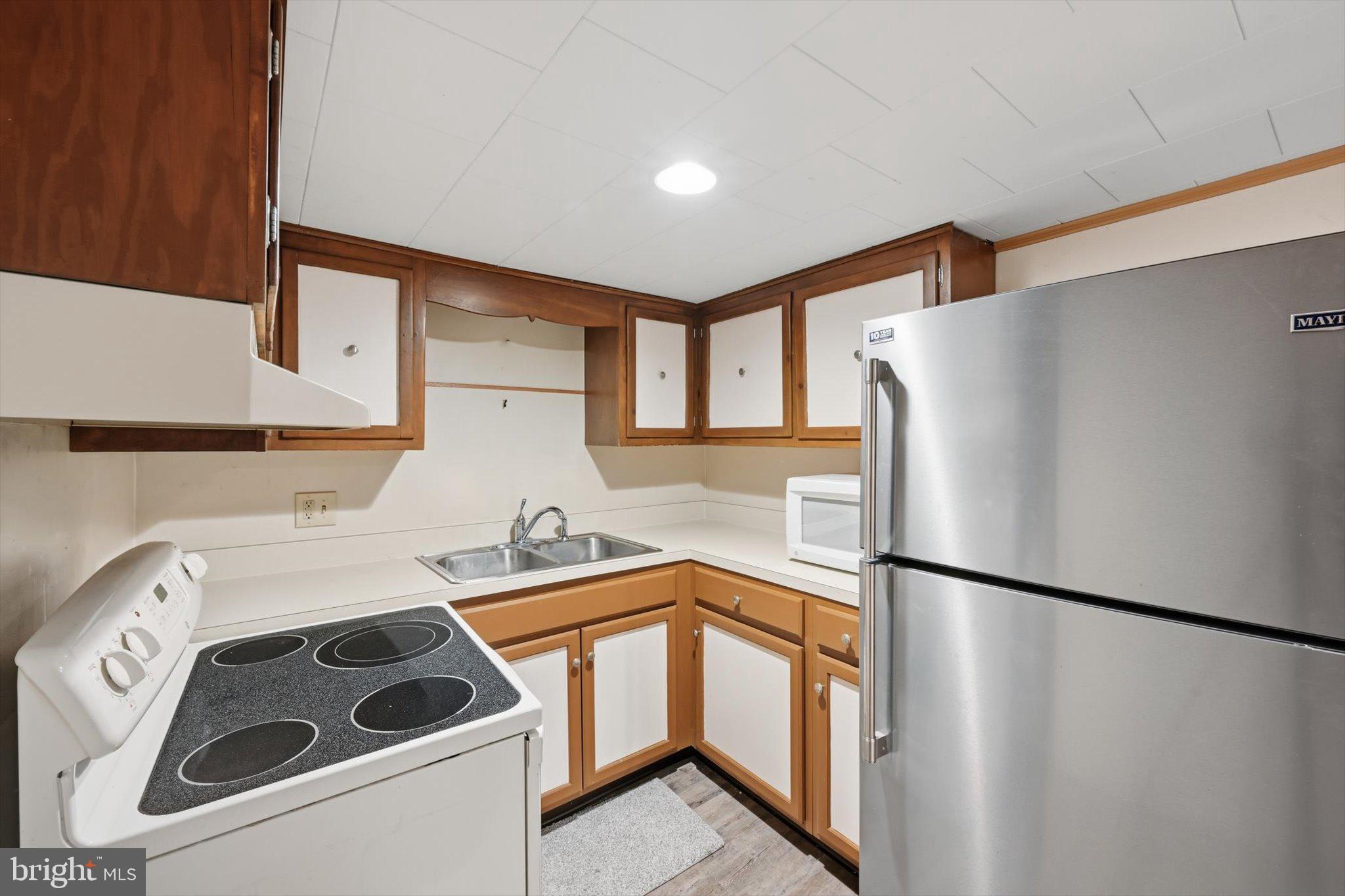 535 South 6th Street Denver, PA 17517 - Photo 32 of 41 a utility room with dryer and washer
