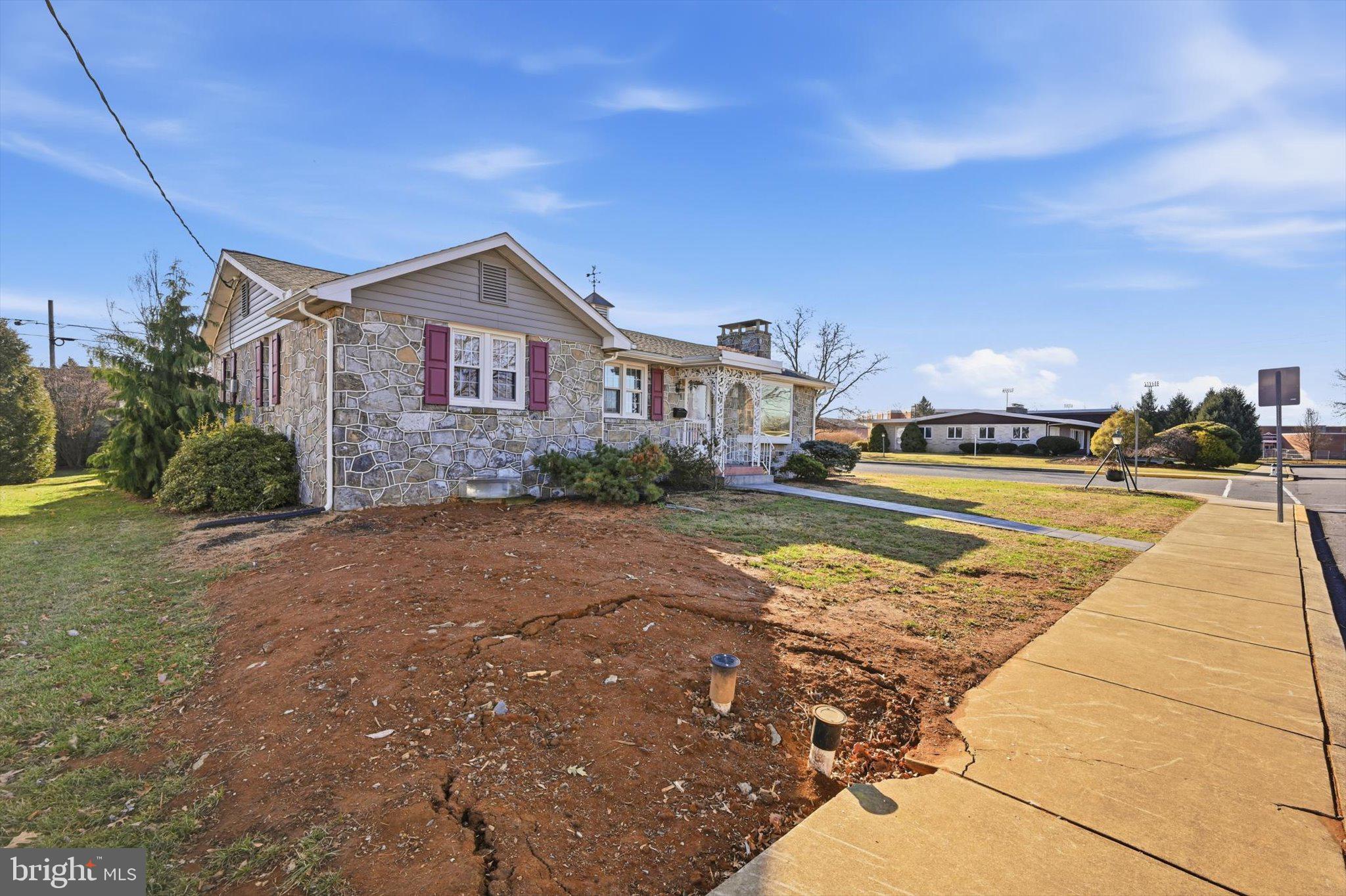 535 South 6th Street Denver, PA 17517 - Photo 4 of 41 a house view with a outdoor space