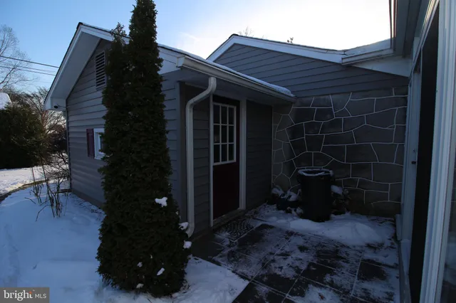 a view of a pathway of a house