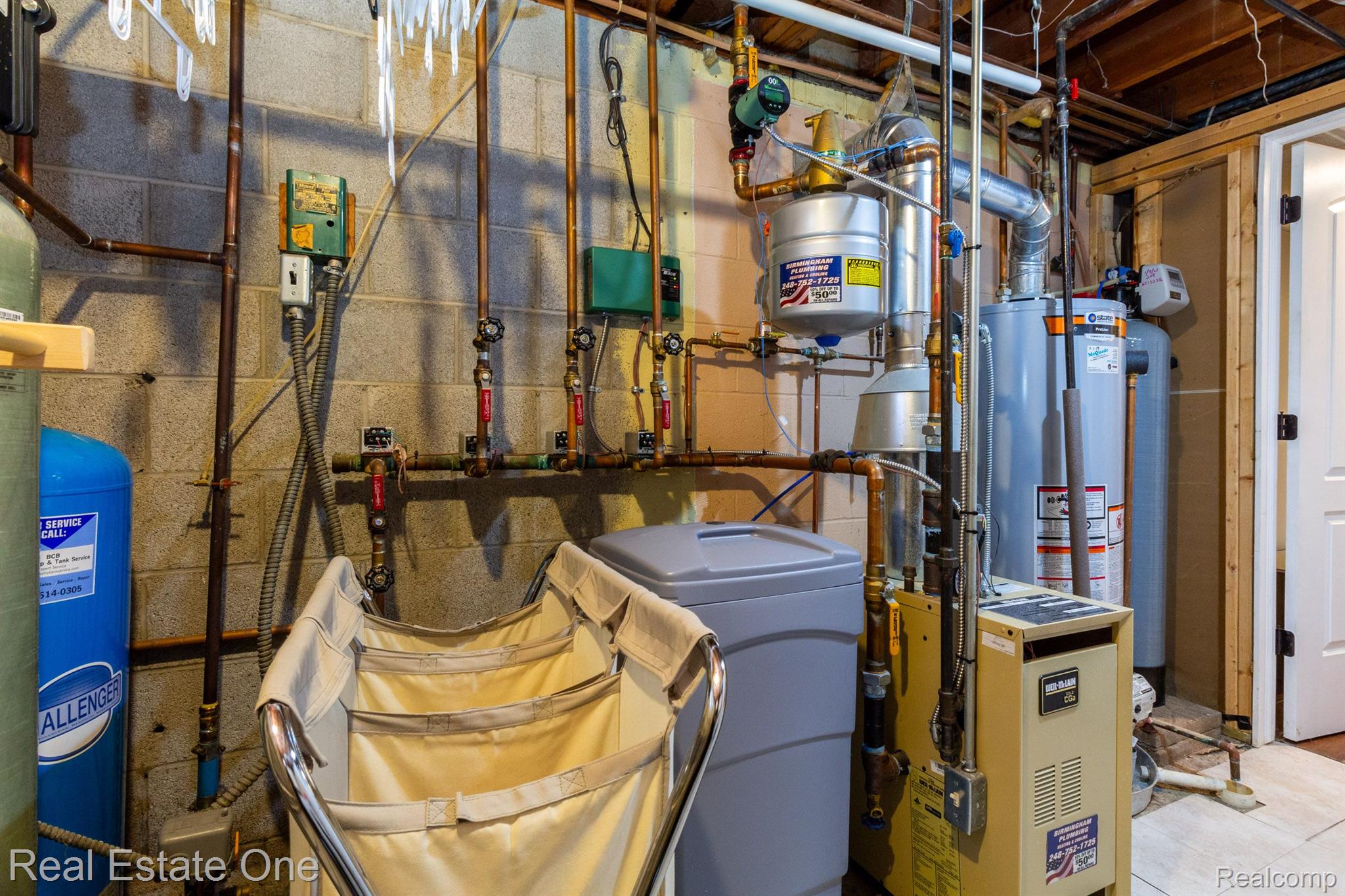 2236 Oklahoma Avenue Rochester, MI 48309 - Photo 37 of 57 New Boiler / Well Compon