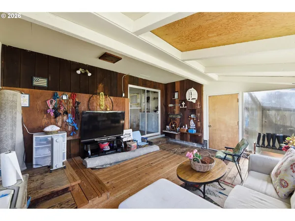 $699,000 | 650 Franklin Avenue Southwest, Bandon, OR 97411