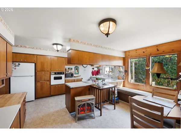 $699,000 | 650 Franklin Avenue Southwest, Bandon, OR 97411