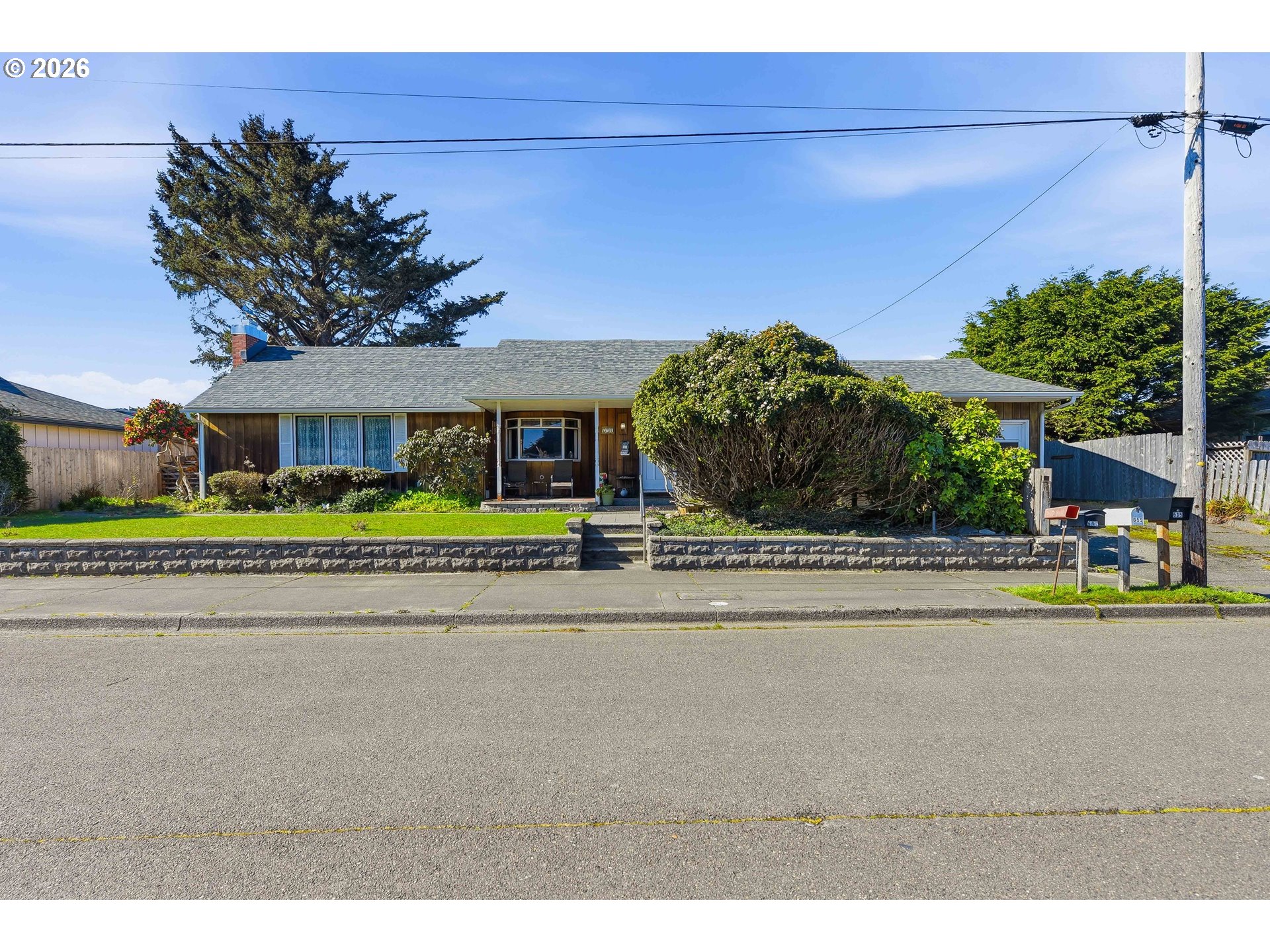 650 Franklin Avenue Southwest Bandon, OR 97411 - Photo 3 of 47