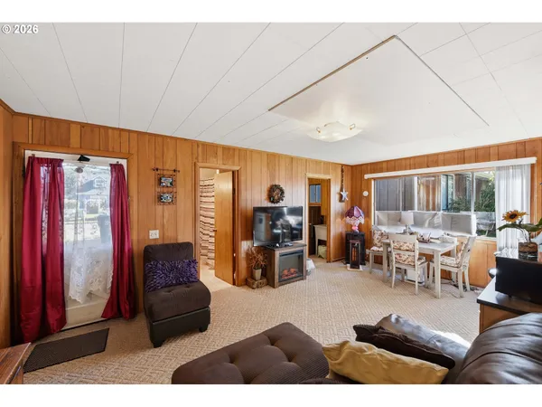 $699,000 | 650 Franklin Avenue Southwest, Bandon, OR 97411
