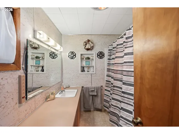 $699,000 | 650 Franklin Avenue Southwest, Bandon, OR 97411