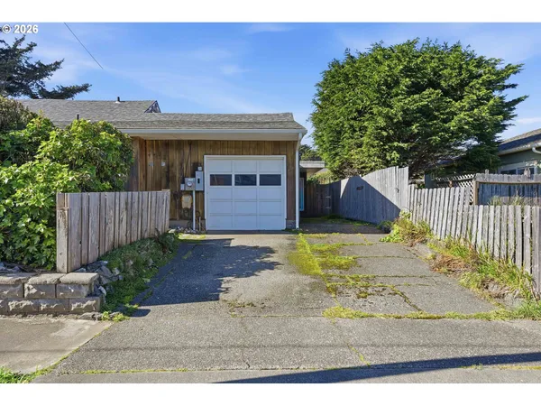 $699,000 | 650 Franklin Avenue Southwest, Bandon, OR 97411