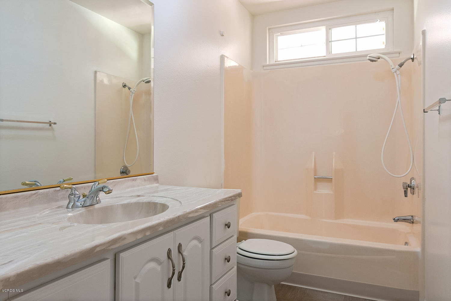 4900 Justin Way Oxnard, CA 93033 - Photo 13 of 19 4900 Justin Way-012-23-Bathroom-MLS_Size
