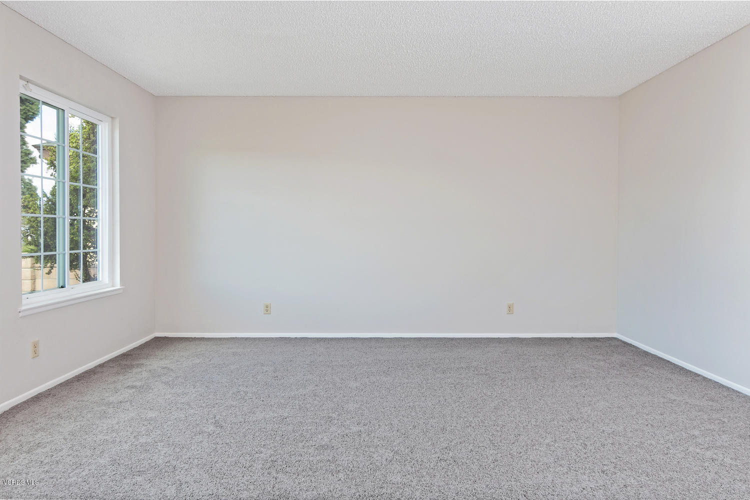 4900 Justin Way Oxnard, CA 93033 - Photo 3 of 19 4900 Justin Way-002-6-Living Room-MLS_Si