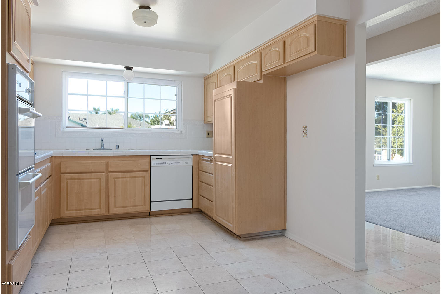 4900 Justin Way Oxnard, CA 93033 - Photo 6 of 19 4900 Justin Way-005-22-Kitchen-MLS_Size