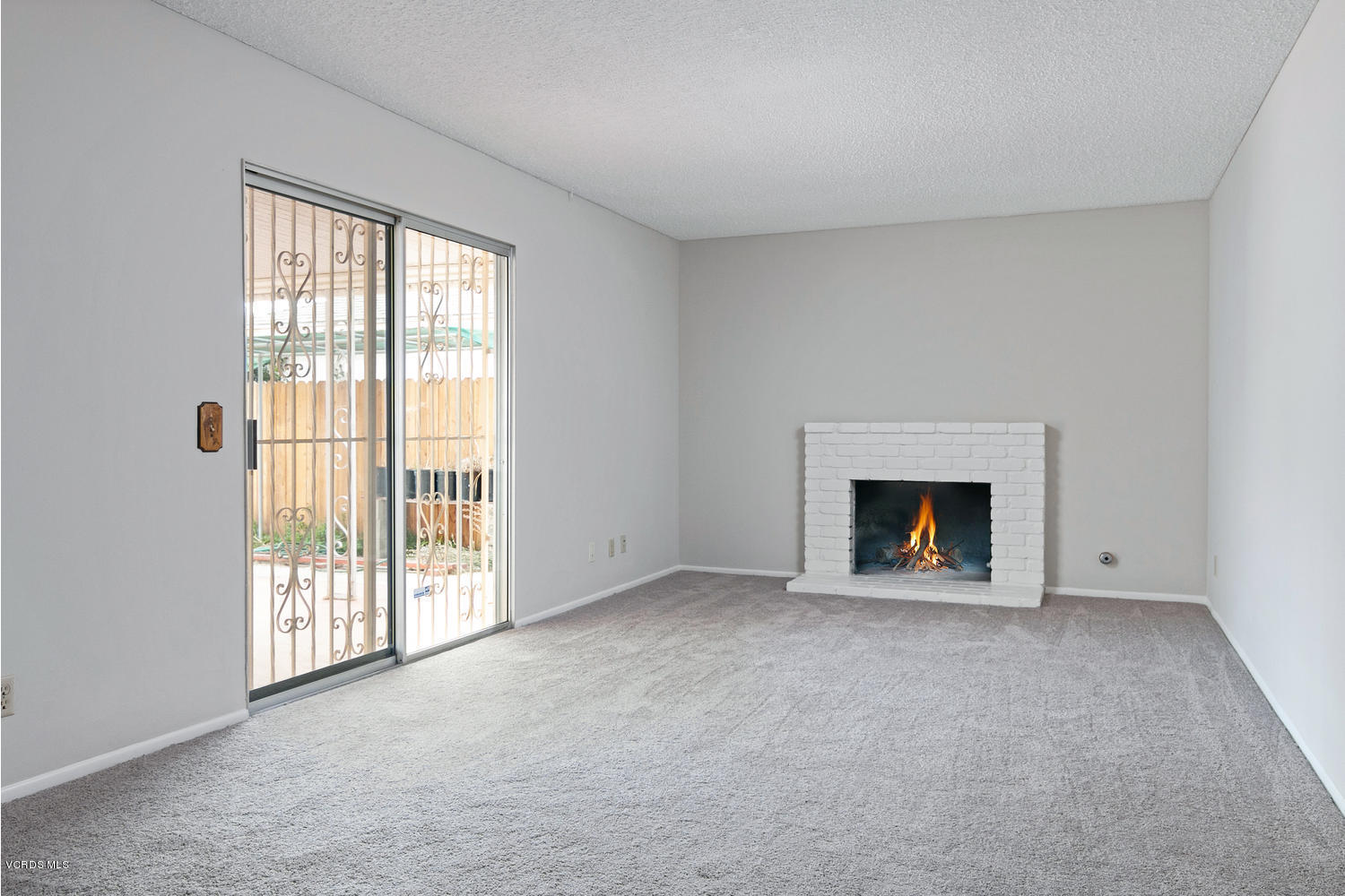 4900 Justin Way Oxnard, CA 93033 - Photo 9 of 19 4900 Justin Way-008-2-Family Room-MLS_Si