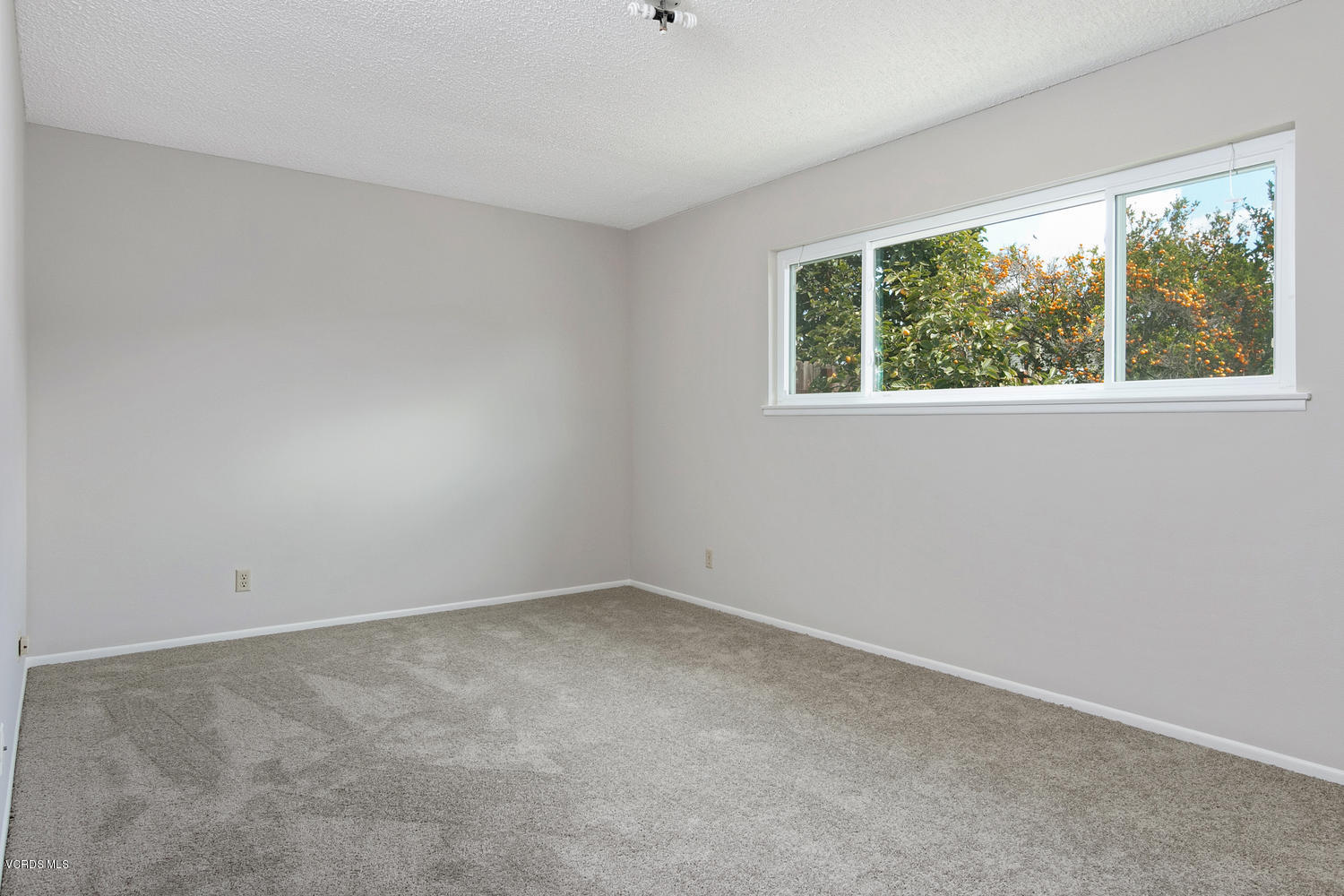 4900 Justin Way Oxnard, CA 93033 - Photo 10 of 19 4900 Justin Way-009-7-Master Bedroom-MLS