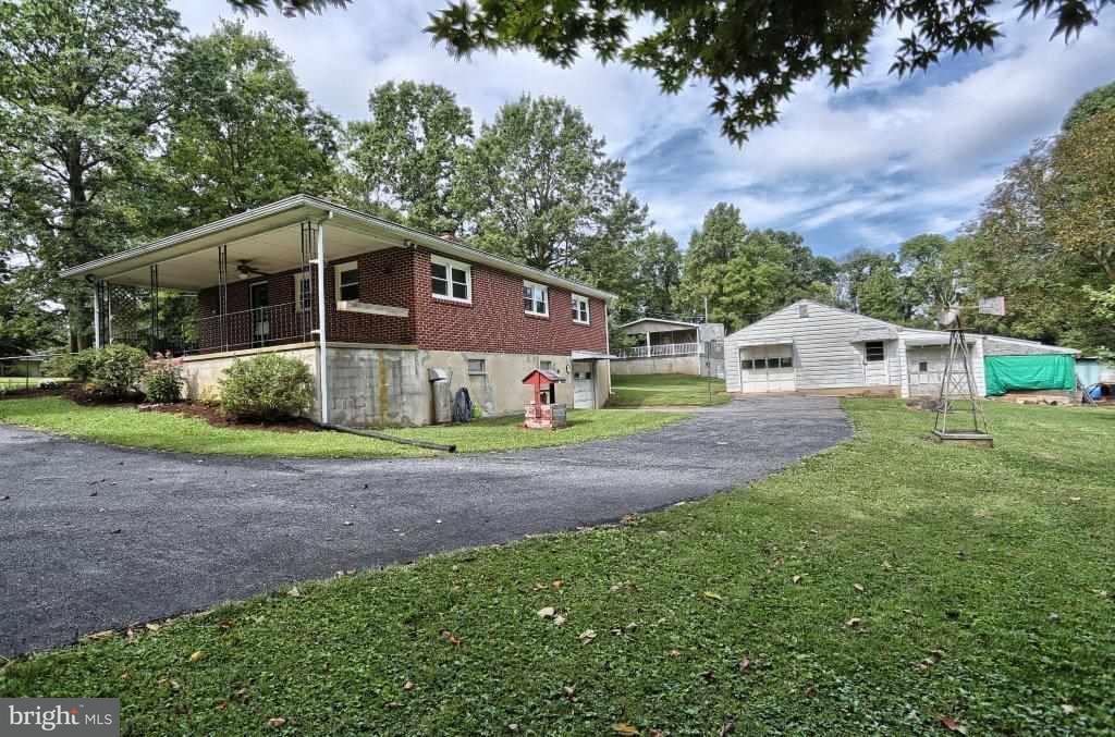 1017 Locust Grove Road Middletown, PA 17057 - Photo 3 of 21 Gallery Image 3