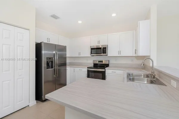 $3,450 | 3326 West 112th Street, Unit 3326, Hialeah, FL 33018