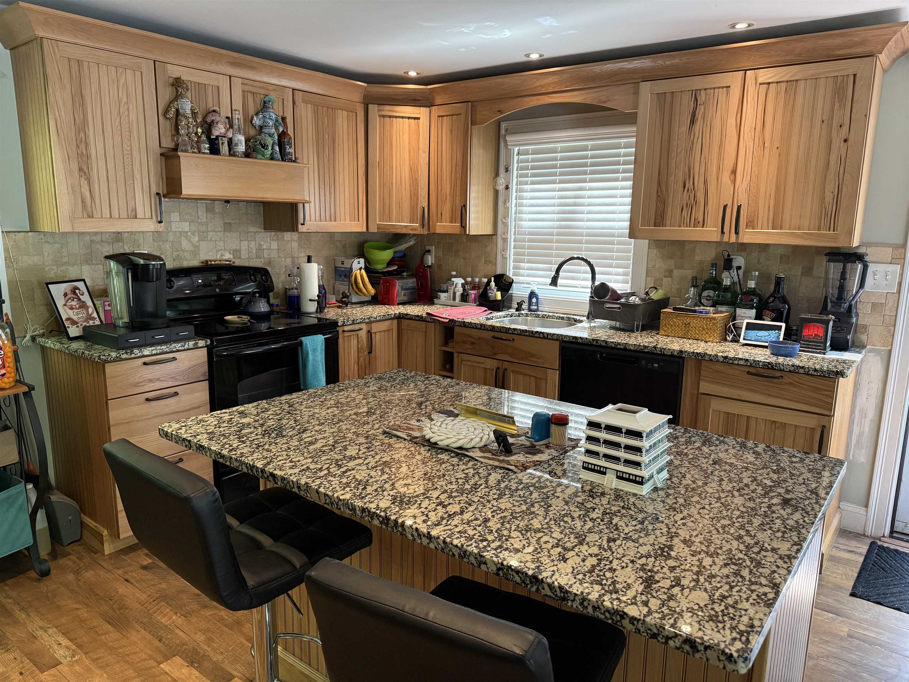 9 Doris Street Derry, NH 03038 - Photo 2 of 23