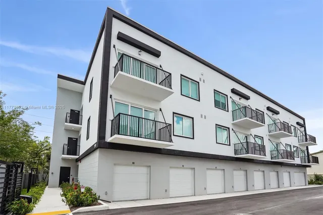 $3,151 | 2095 West Atlantic Avenue, Unit B1, Delray Beach, FL 33445