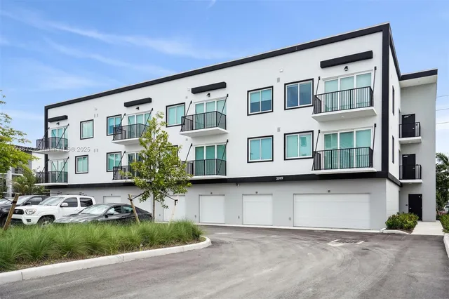 $3,151 | 2095 West Atlantic Avenue, Unit B1, Delray Beach, FL 33445