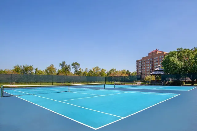 $227,000 | 5511 East Lake Drive, Unit 97B, Lisle, IL 60532