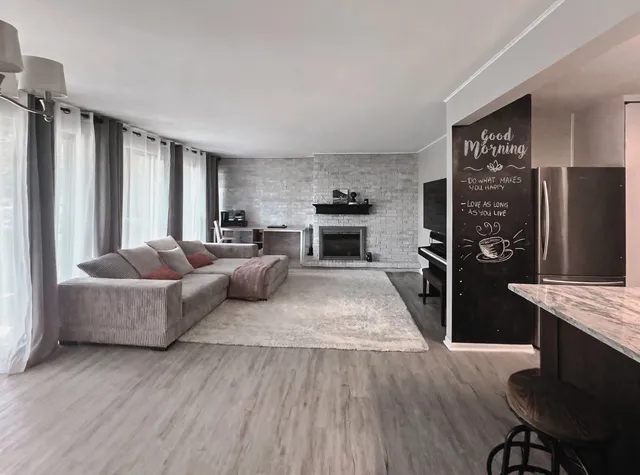 $227,000 | 5511 East Lake Drive, Unit 97B, Lisle, IL 60532