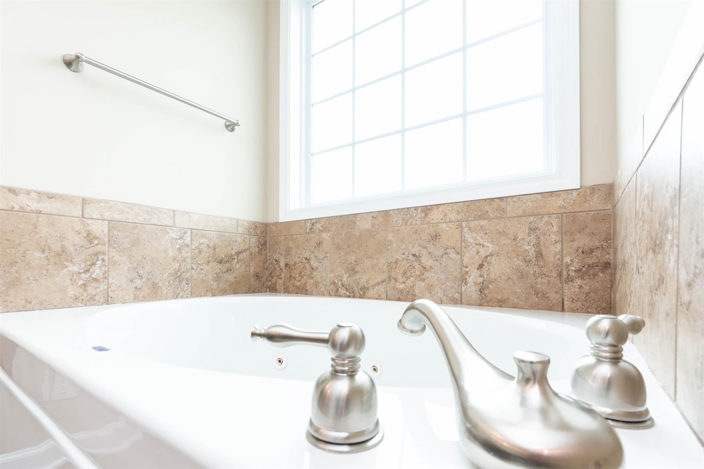 3764 Suiter Road Clarksville, TN 37040 - Photo 11 of 18 a bathroom with a bathtub and a sink