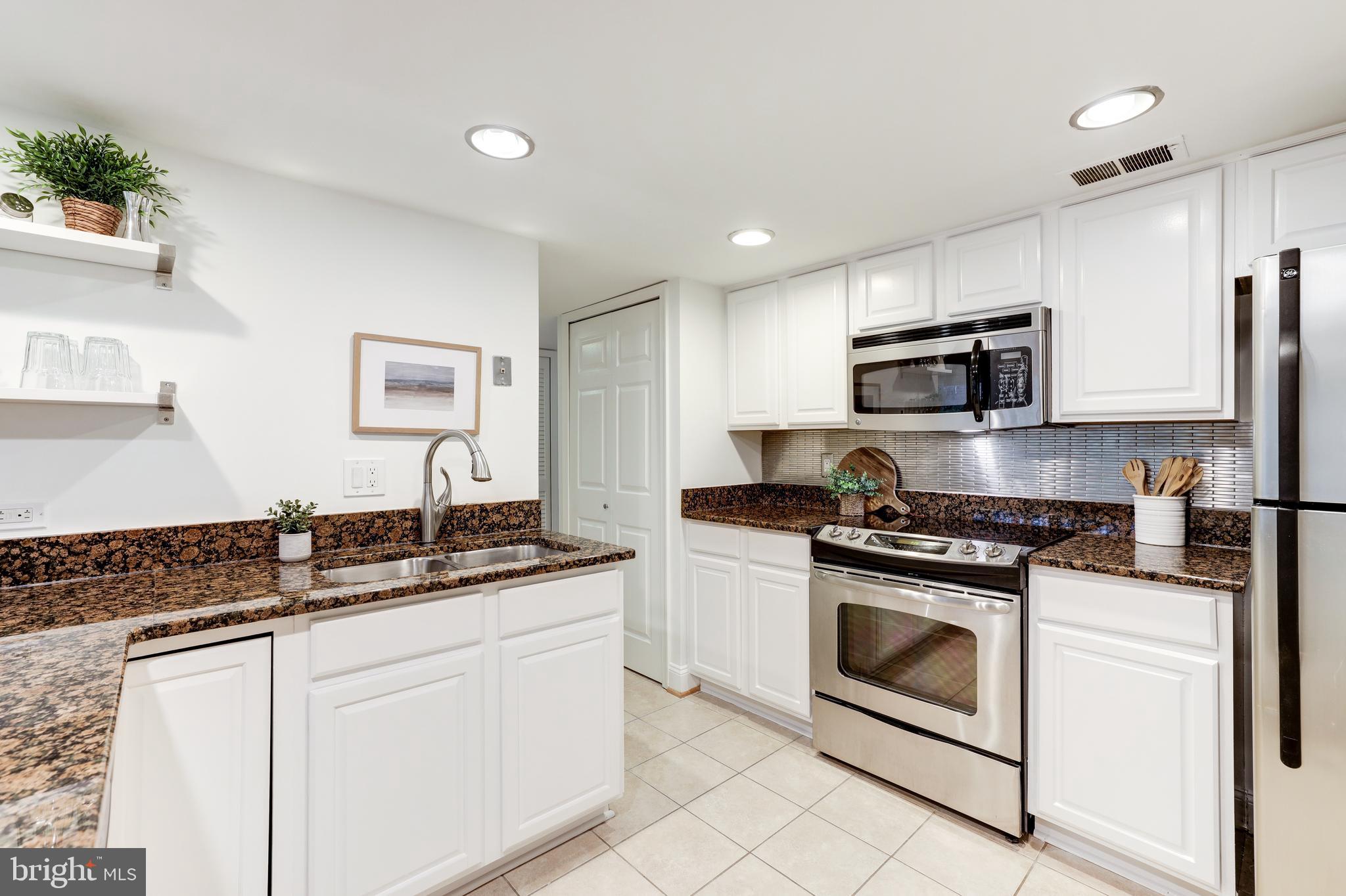 11016 Saffold Way Reston, VA 20190 - Photo 21 of 39