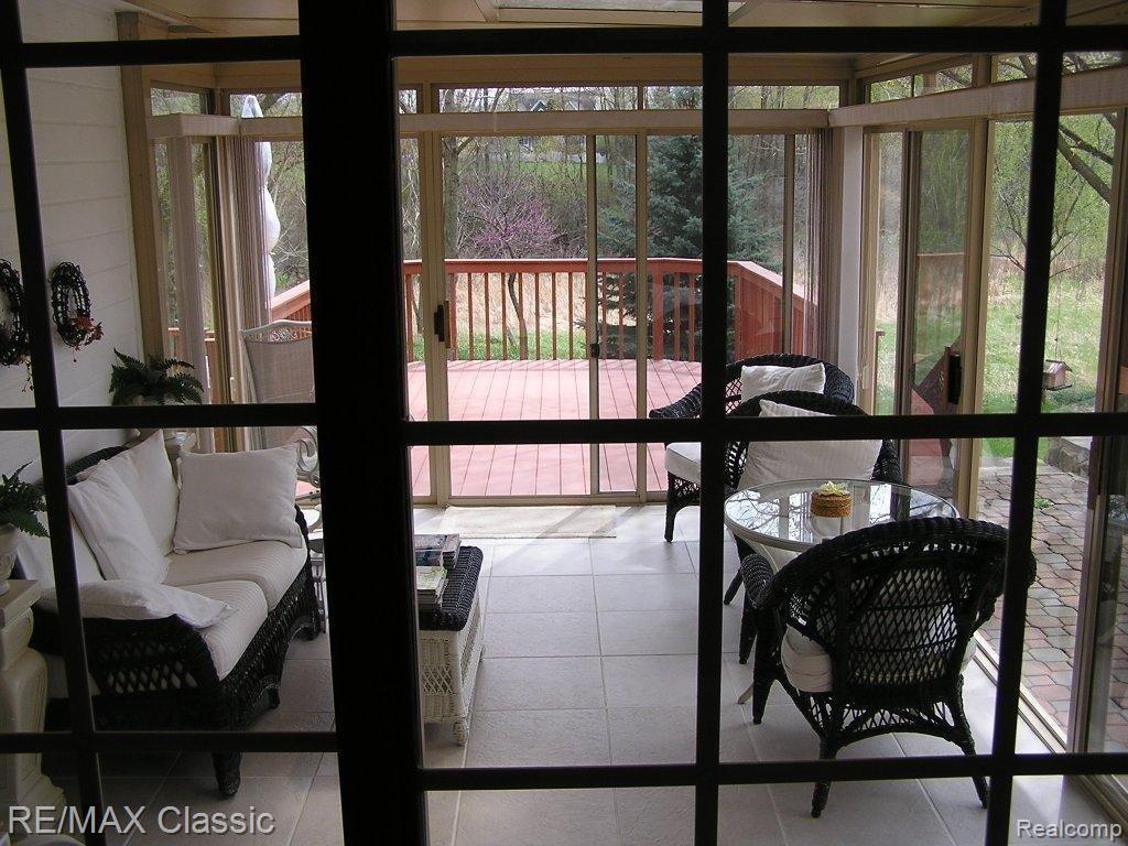 9440 Parshallville Road Fenton, MI 48430 - Photo 10 of 22 SUN ROOM
