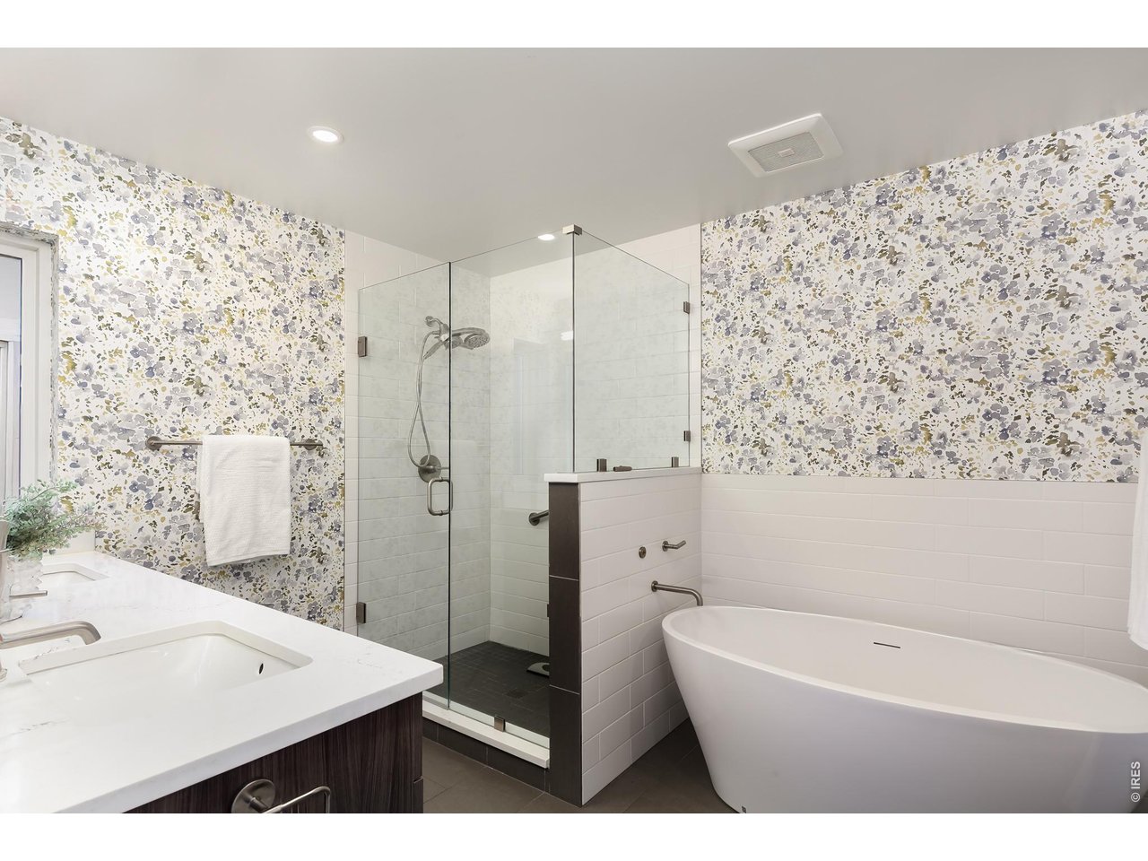 650 Terrace Avenue, Unit E Boulder, CO 80304 - Photo 15 of 44 a bathroom with a bathtub sink and mirror