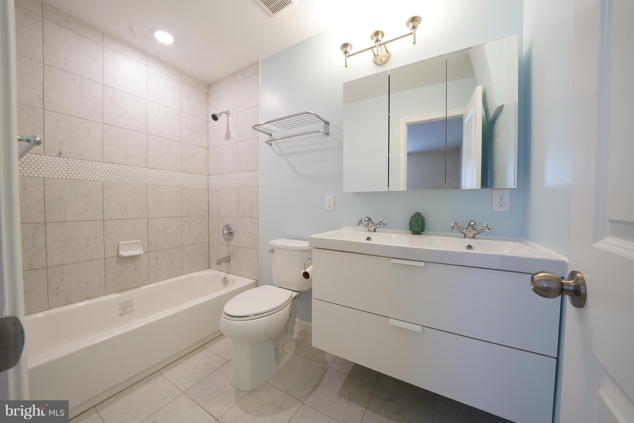 7708 Emerson Road Hyattsville, MD 20784 - Photo 12 of 29 Bath (Master)