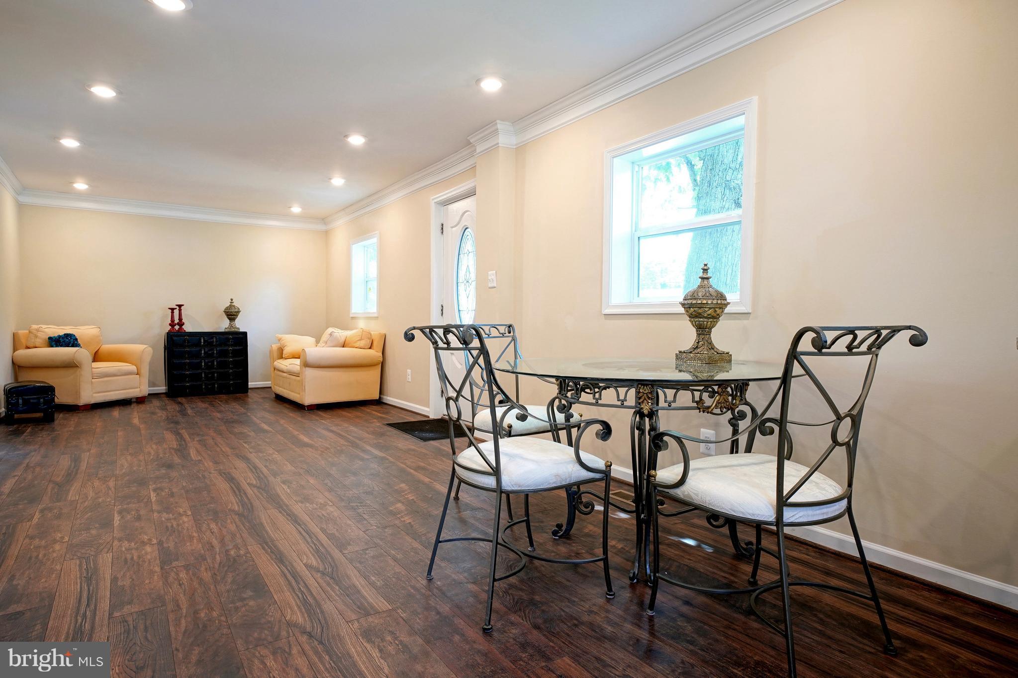 7708 Emerson Road Hyattsville, MD 20784 - Photo 4 of 29 Living Room