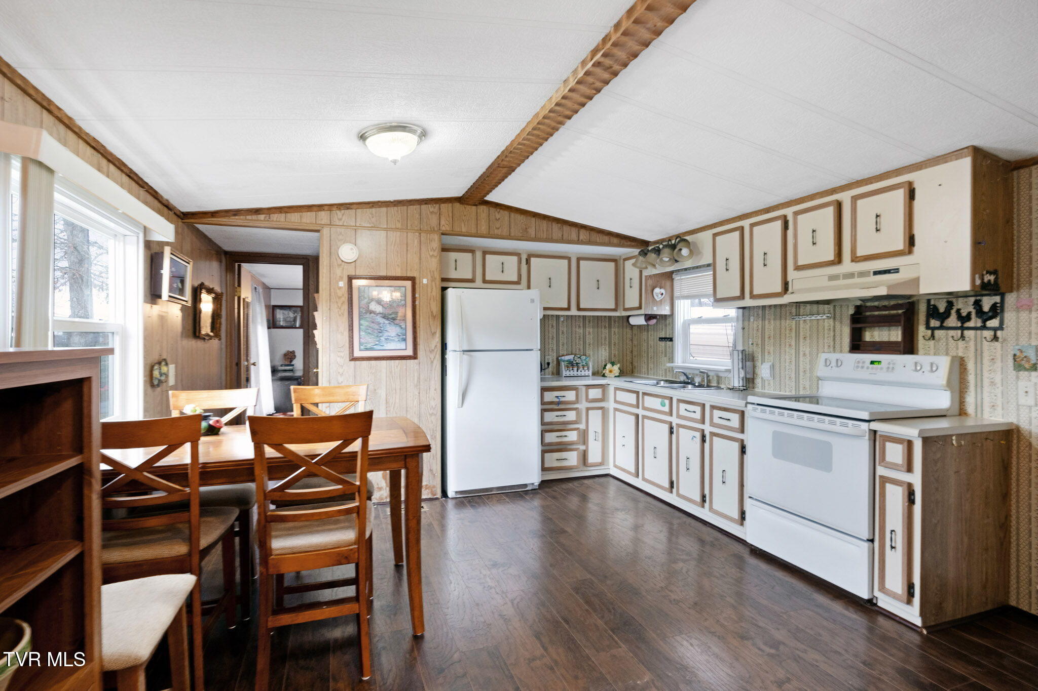 705 White Top Road Bluff City, TN 37618 - Photo 3 of 24 17-web-or-mls-IMG_5794