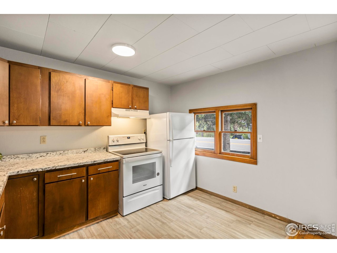 2387 West W Highway Drake, CO 80515 - Photo 16 of 29 a kitchen with a stove a sink and a microwave