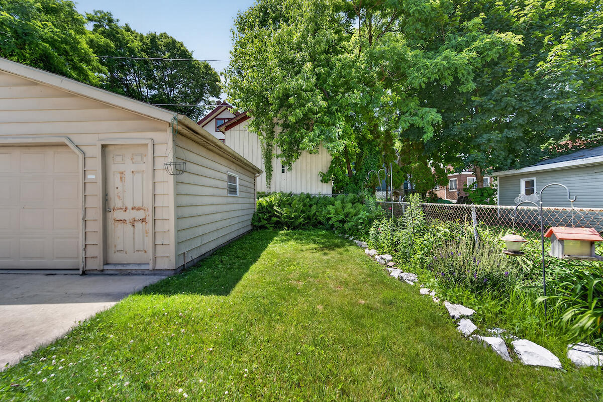 1526 Wisconsin Avenue Racine, WI 53403 - Photo 16 of 18 Backyard