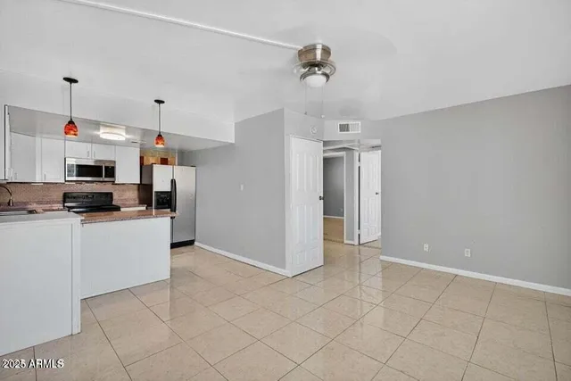 $1,095 | 21622 North 23rd Avenue, Unit B 303, Phoenix, AZ 85027