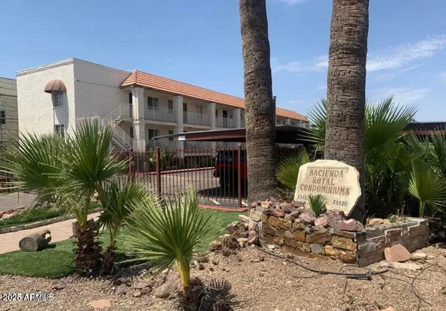 $1,095 | 21622 North 23rd Avenue, Unit B 303, Phoenix, AZ 85027