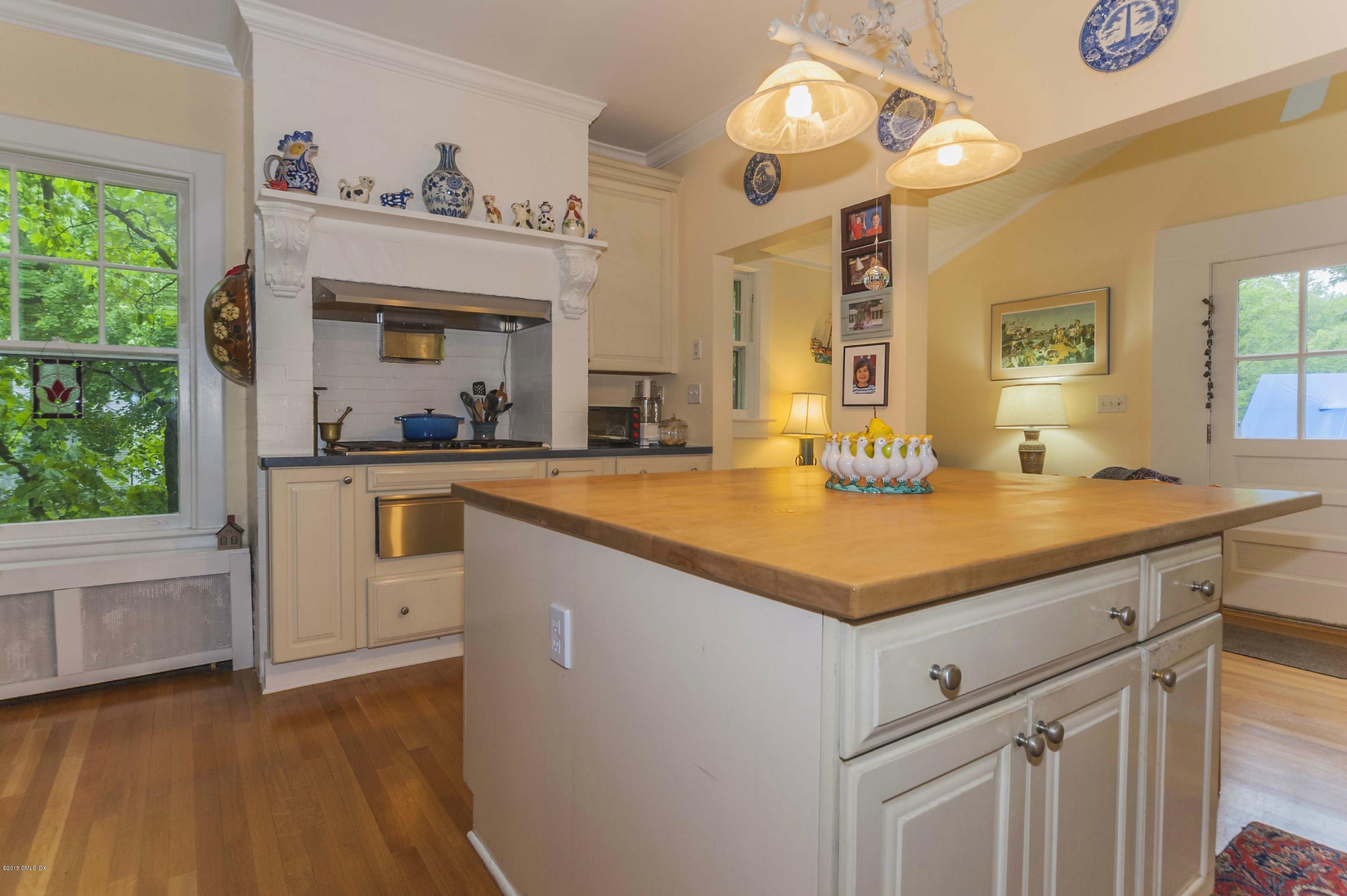 33 Hillside Road Greenwich, CT 06830 - Photo 7 of 22 5