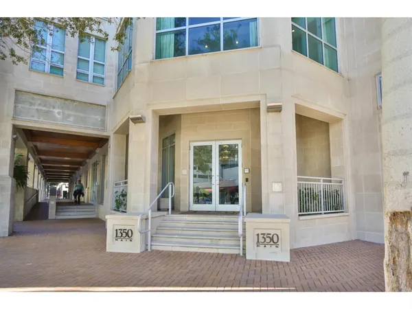 $3,500 | 1350 Main Street, Unit 204, Sarasota, FL 34236