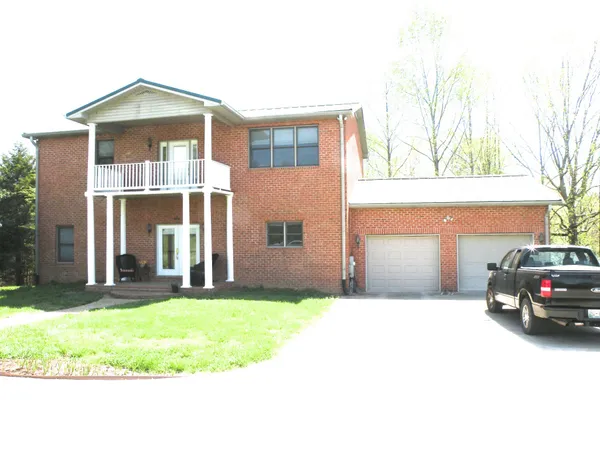 $675,000 | 150 J W Thompson Road, Westmoreland, TN 37186