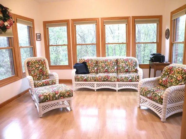 $675,000 | 150 J W Thompson Road, Westmoreland, TN 37186