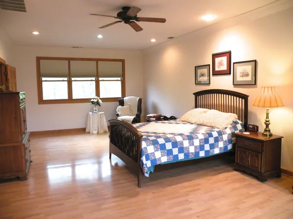 $675,000 | 150 J W Thompson Road, Westmoreland, TN 37186