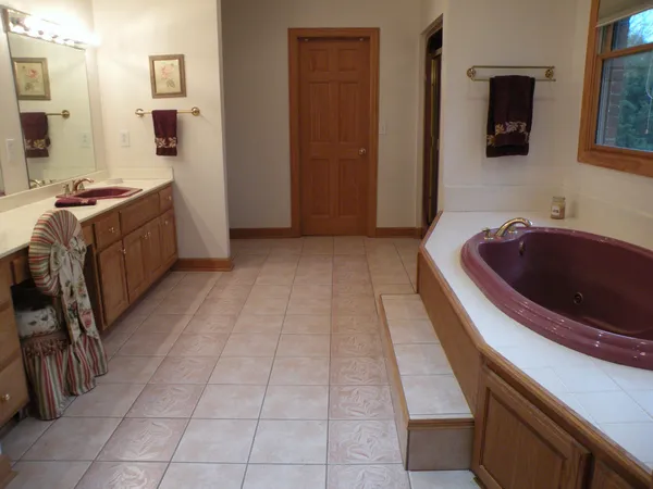 $675,000 | 150 J W Thompson Road, Westmoreland, TN 37186