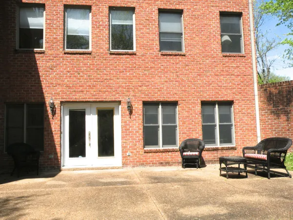 $675,000 | 150 J W Thompson Road, Westmoreland, TN 37186