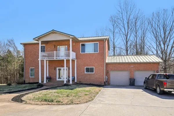 $675,000 | 150 J W Thompson Road, Westmoreland, TN 37186