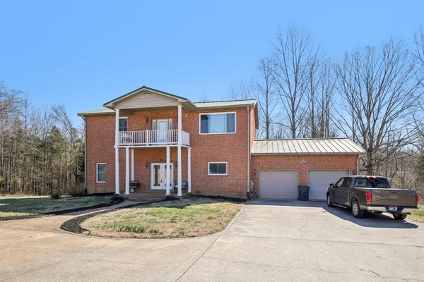 $675,000 | 150 J W Thompson Road, Westmoreland, TN 37186