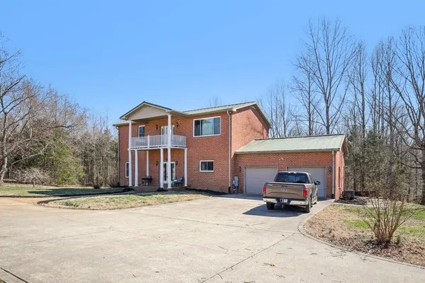$675,000 | 150 J W Thompson Road, Westmoreland, TN 37186