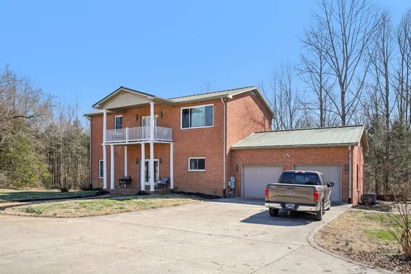 $675,000 | 150 J W Thompson Road, Westmoreland, TN 37186
